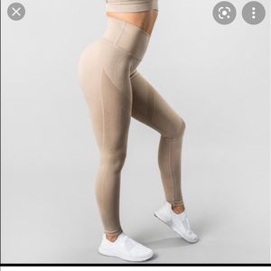 ‼️SOLD‼️Alphalete Aero leggings